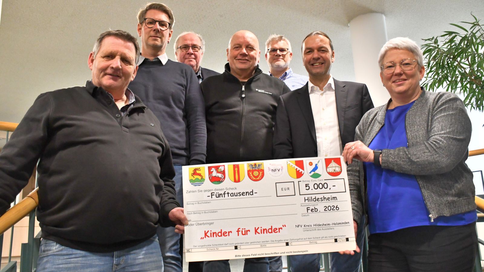 2.438 Tore beim Neujahrscup 2026: Großzügige Spende durch Bürgermeister und Hildesheimer Landrat