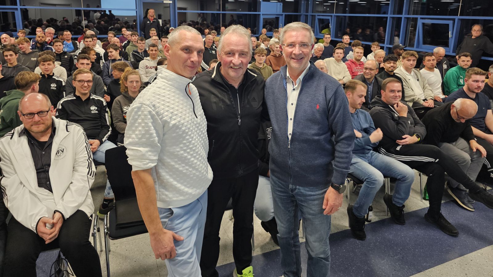 DFB-Lehrwart Lutz Wagner begeistert Schiedsrichter des neuen NFV-Kreises Hildesheim-Holzminden