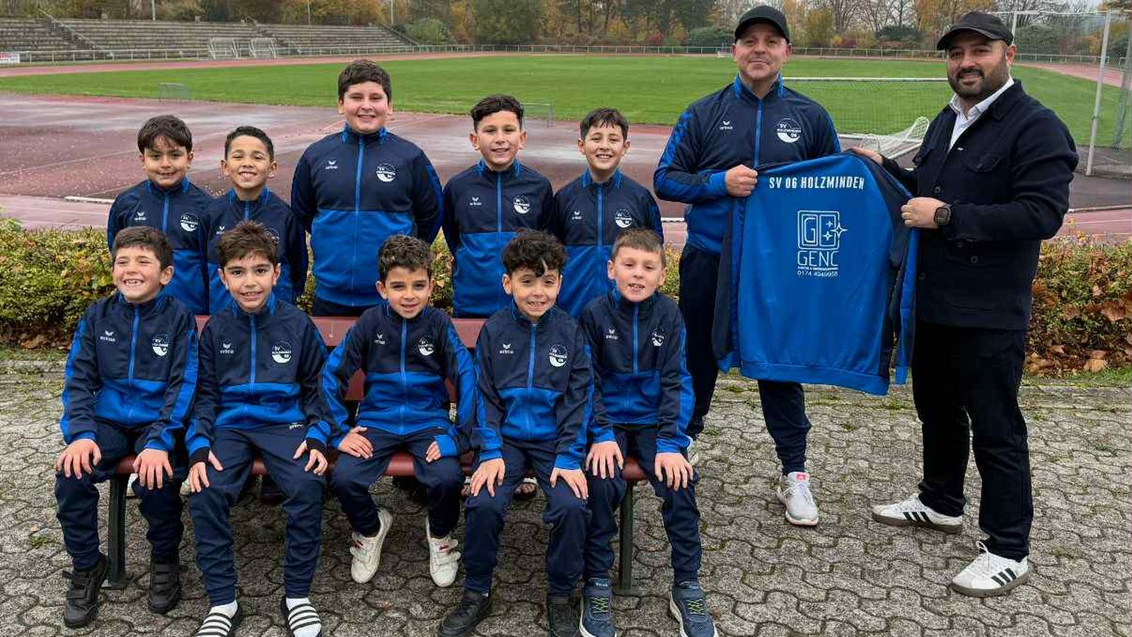 Neue Trainingsanzüge für die E3 des SV06 Holzminden